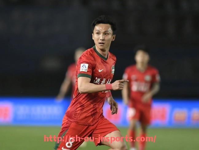 JN江南体育-朱婷转会至意甲球队的消息及其体育生涯影响