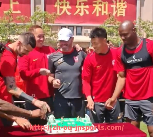 JN江南体育-法甲球员转会市场动态每日追踪